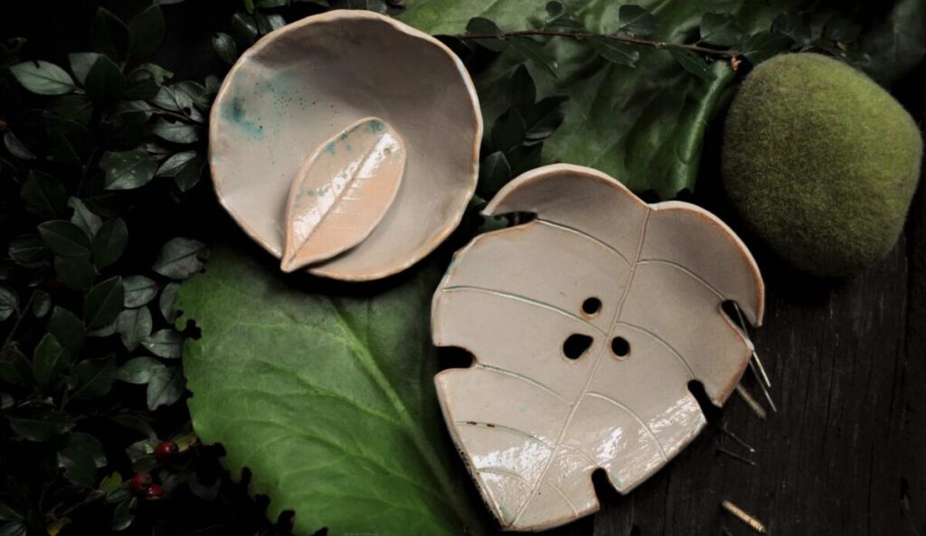 mydelniczka ceramiczna handmade z miseczką małą na maseczki beżowa