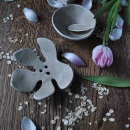 ceramiczna mydelniczka z miską na maseczki ręcznie robione rękodzieło artystyczne na prezent