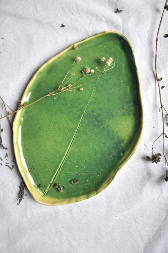 ceramiczna taca dekoracyjna zielona liść rękokdzieło