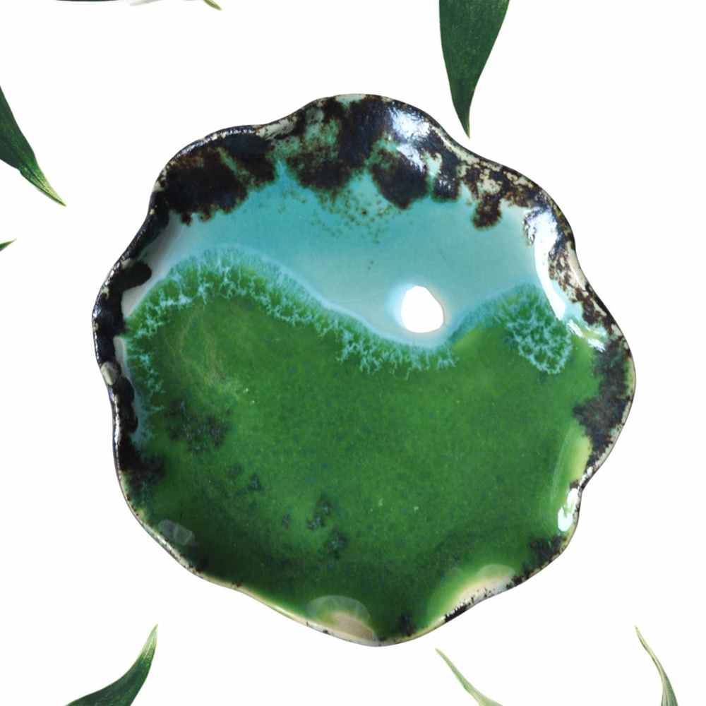 ceramiczny talerzyk na biżuterię falowany zielony